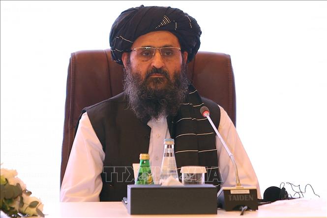 Ông Mullah Abdul Ghani Baradar, một trong những thủ lĩnh của Taliban, trong cuộc đàm phán với đại diện Chính phủ Afghanistan ở Doha, Qatar ngày 18-7-2021. Ảnh: AFP/TTXVN