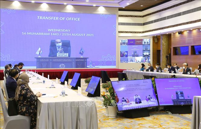 Ngài Abdul Rahman Taib, Chủ tịch AIPA 42, Chủ tịch Hội đồng Lập pháp Brunei Darussalam phát biểu bế mạc. Ảnh: Doãn Tấn/TTXVN