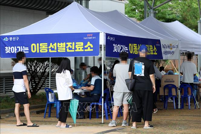 Một điểm xét nghiệm COVID-19 tại thành phố Gwangju, Hàn Quốc ngày 22-8-2021. Ảnh: Yonhap/TTXVN