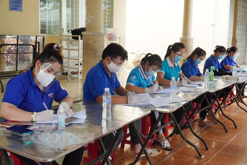 Đến 18 giờ ngày 27-8-2021, tỉnh có thêm 1 ca mắc Covid-19 Lực lượng thanh niên hỗ trợ chiến dịch test nhanh tầm soát cộng đồng.