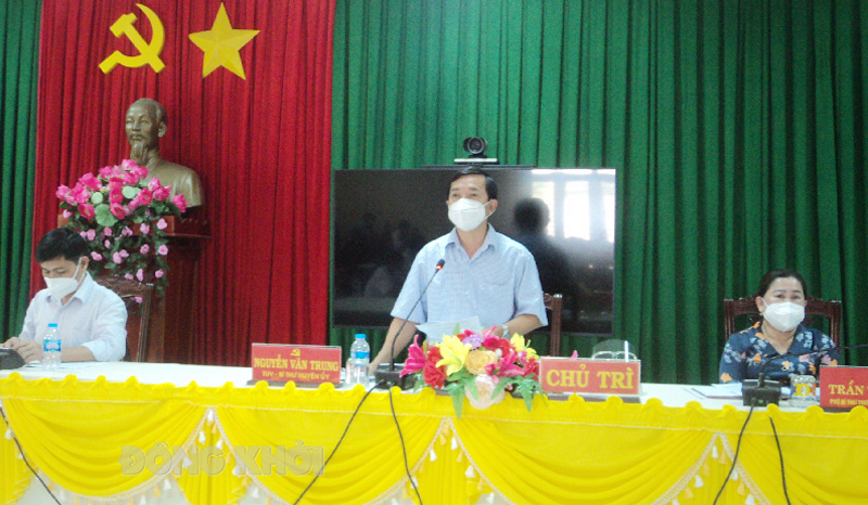 Mỏ Cày Bắc sơ kết đợt 3 thực hiện giản cách xã hội theo Chỉ thị 16 của Thủ tướng Chính phủ. Ảnh: Thu Duyên.