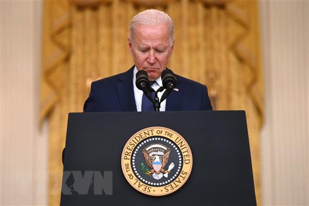 Tổng thống Mỹ Joe Biden phát biểu trước người dân toàn quốc về vụ tấn công khủng bố bên ngoài sân bay quốc tế Hamid Karzai ở thủ đô Kabul, Afghanistan. (Ảnh: AFP/TTXVN)