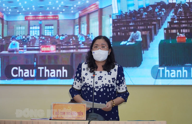 Sơ kết đợt 3 thực hiện Chỉ thị 16/CT-TTg trên địa bàn tỉnh Phó bí thư Thường trực Tỉnh ủy Hồ Thị Hoàng Yến phát biểu.