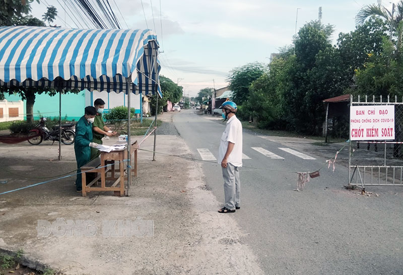Người dân Mỹ Nhơn tích cực phòng chống dịch Covid-19 Chốt kiểm soát dịch Covid-19 ở cửa ngõ vào xã Mỹ Nhơn.