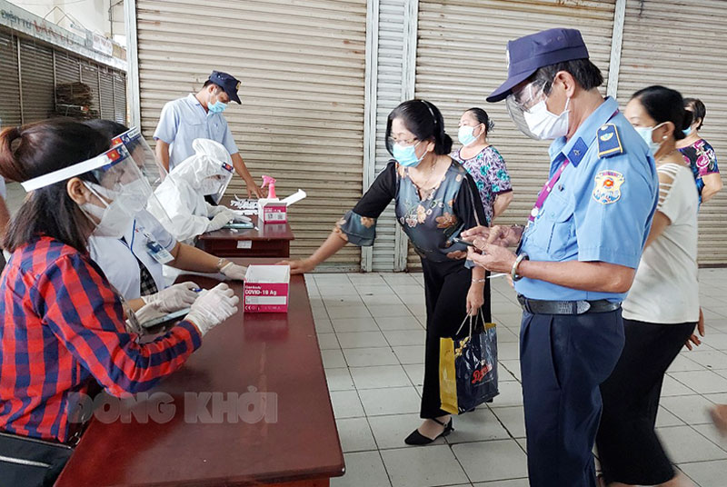 Chiến dịch test nhanh tầm soát Covid-19 tại cộng đồng.