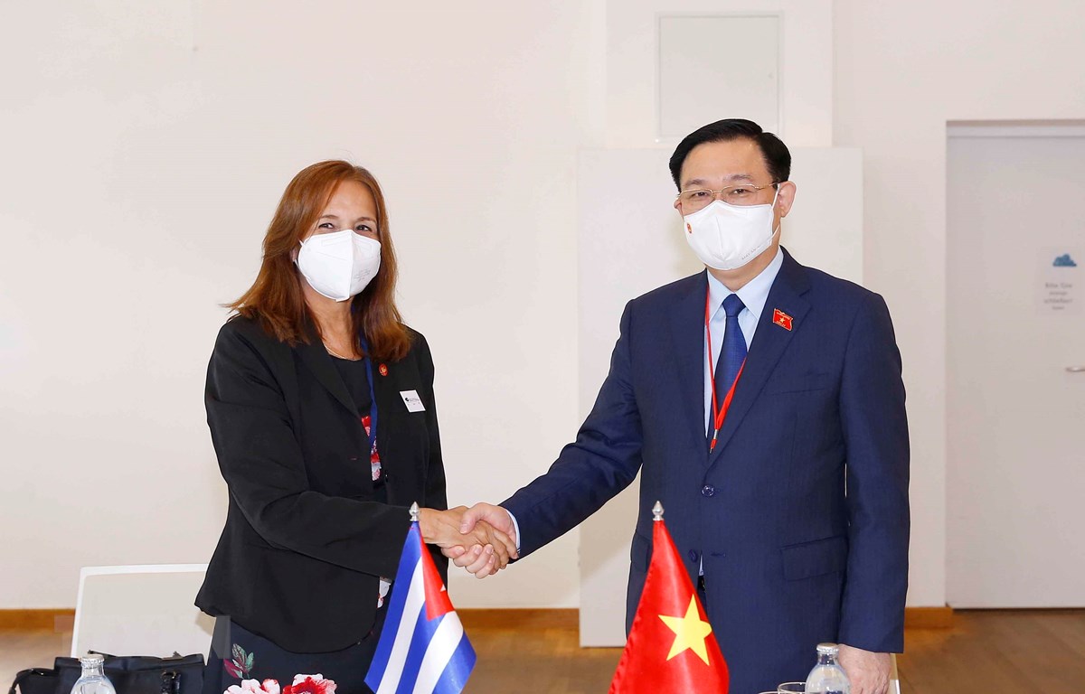 Chủ tịch Quốc hội Vương Đình Huệ tiếp Phó Chủ tịch Quốc hội Cuba Chủ tịch Quốc hội Vương Đình Huệ và Phó Chủ tịch Quốc hội Cuba, bà Ana Maria Mari Machado. (Ảnh: Doãn Tấn/TTXVN)