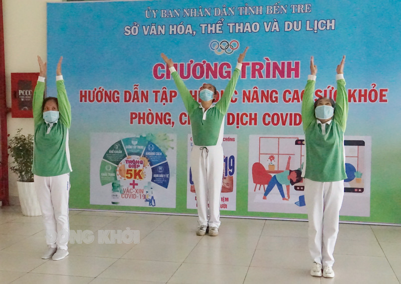 Một bài tập trong clip hướng dẫn luyện tập TDTT do Sở VH, TT&DL xây dựng.