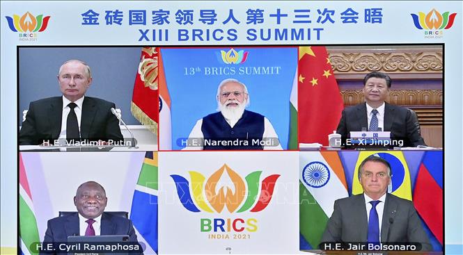 Ngày 9-9-2021, Thủ tướng Ấn Độ Narendra Modi (giữa, hàng trên) chủ trì Hội nghị thượng đỉnh Khối các nền kinh tế mới nổi hàng đầu thế giới (BRICS) lần thứ 13 theo hình thức trực tuyến. Ảnh: THX/TTXVN