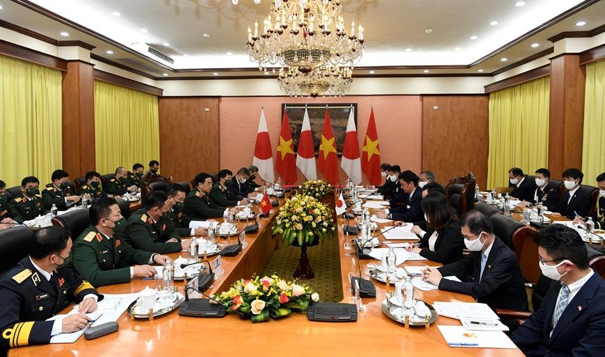 Hai Bộ trưởng trao đổi về phương hướng hợp tác quốc phòng giữa Việt Nam và Nhật Bản trên cơ sở quan hệ hợp tác quốc phòng song phương đã bước vào giai đoạn phát triển mới.