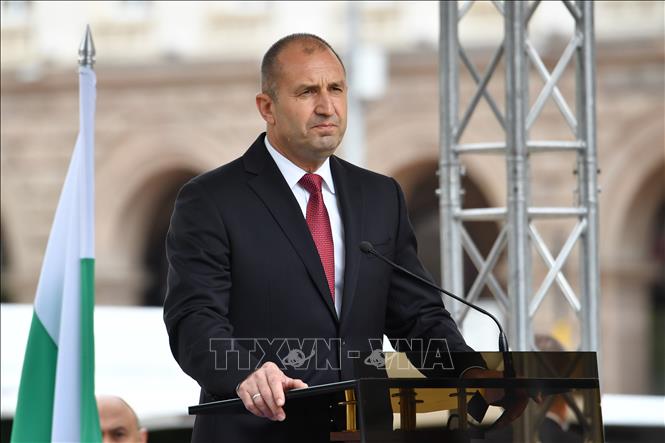 Tổng thống Bulgaria ký sắc lệnh giải tán Quốc hội, tiến hành cuộc bầu cử thứ 3 trong năm Tổng thống Bulgaria Rumen Radev phát biểu tại một sự kiện ở thủ đô Sofia. Ảnh tư liệu: AFP/TTXVN