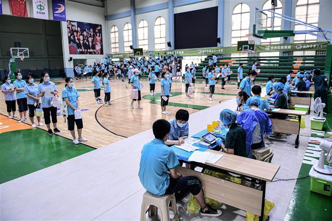 Một điểm tiêm vaccine ngừa COVID-19 tại tỉnh Liêu Ninh, Trung Quốc ngày 28-7-2021. Ảnh: AFP/TTXVN