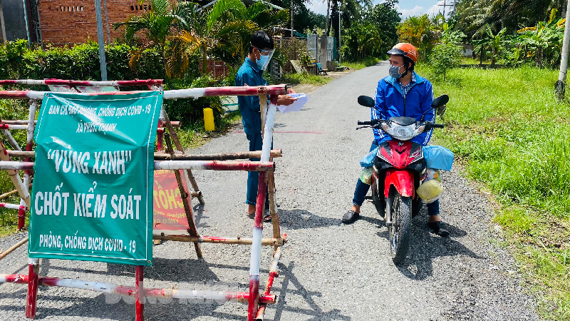 Phước Thạnh quản lý “vùng xanh” trong phòng, chống dịch bệnh Covid-19 Các chốt kiểm soát phòng, chống dịch bệnh Covid-19 kiểm soát chặt chẽ người và phương tiện ra vào xã Phước Thạnh.