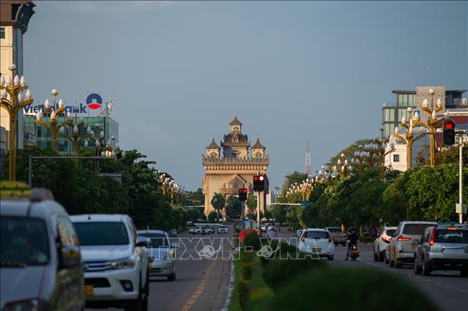 Một đường phố ở thủ đô Viêng Chăn, Lào, ngày 12-9-2021, trước khi áp đặt lệnh giới nghiêm ban đêm để phòng chống dịch COVID-19. Ảnh: THX/TTXVN