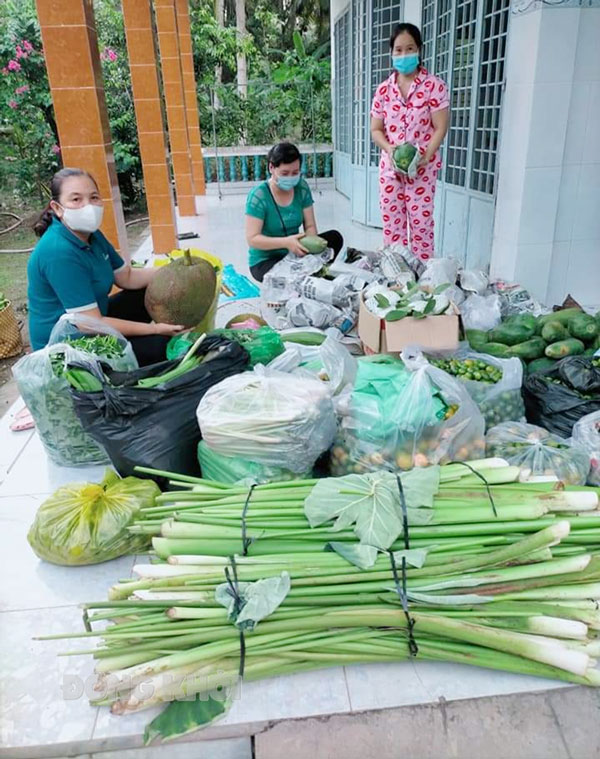 Phụ nữ Châu Thành hỗ trợ lực lượng tuyến đầu phòng chống dịch Covid-19. Ảnh: CTV