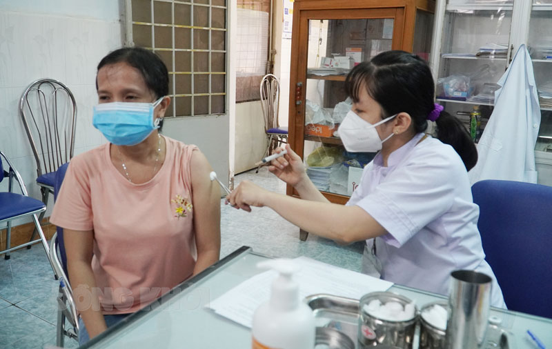 Đến 11 giờ 21-9-2021, tỉnh không có thêm ca mắc Covid-19 Tỉnh đang triển khai tiêm vắc-xin phòng Covid-19 đợt 9 và 10.