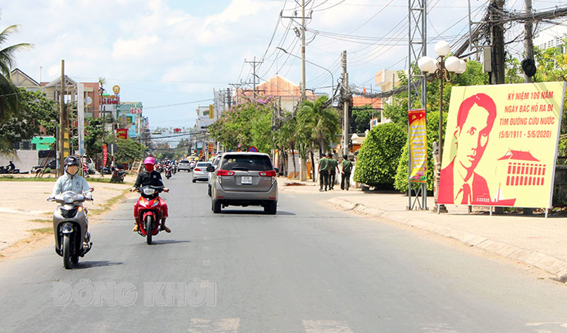 Thi đua xây dựng chi bộ đạt trong sạch, vững mạnh toàn diện Một góc đường nội ô Khu phố 1, thị trấn Bình Đại.