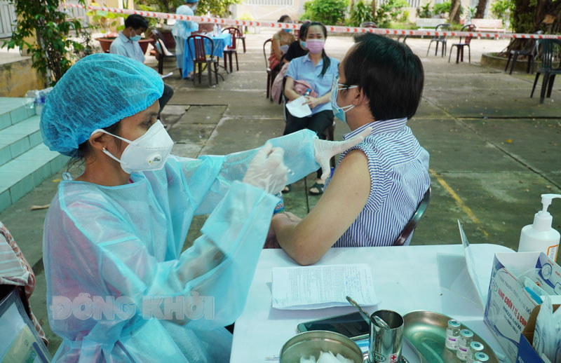 Đến 18 giờ ngày 23-9-2021, tỉnh không có thêm ca mắc Covid-19 Ngành y tế đang đẩy nhanh tốc độ tiêm phòng Covid-19 theo nguồn vắc-xin phân bổ.