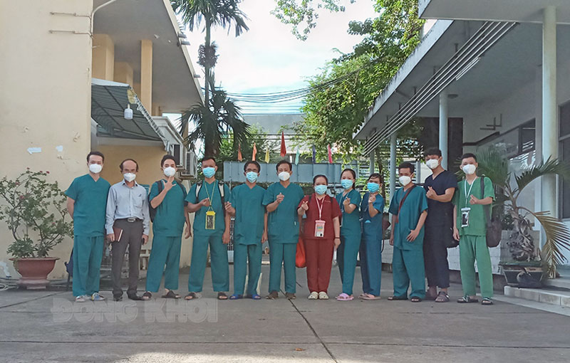 Đoàn cán bộ y tế tỉnh trong ngày đầu ra quân hỗ trợ phòng chống dịch tại Quận 8, TP. Hồ Chí Minh. Ảnh: Như Ngọc