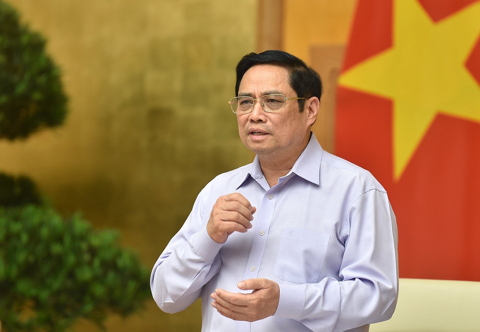 Thủ tướng phê bình nghiêm khắc những nơi chậm trễ, đốc thúc giải ngân khoản vốn 250 nghìn tỷ đồng Thủ tướng biểu dương các bộ, cơ quan, địa phương có tỉ lệ giải ngân đạt hơn 60%; đồng thời phê bình nghiêm khắc các bộ, cơ quan, địa phương có tỉ lệ giải ngân dưới 40%. Ảnh: VGP/Nhật Bắc