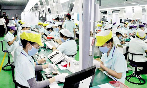 Chính sách mới có hiệu lực từ tháng 10-2021 Hỗ trợ người lao động bị ảnh hưởng bởi COVID-19 từ từ 1,8 triệu đến 3,3 triệu đồng/người .