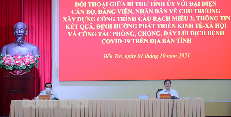 Đồng chí Lê Đức Thọ - Ủy viên Ban Chấp hành Trung ương Đảng, Bí thư Tỉnh ủy và đồng chí Trần Ngọc Tam - Phó Bí thư Tỉnh ủy, Chủ tịch UBND tỉnh chủ trì Hội nghị.