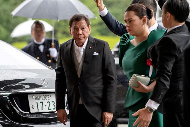 Tổng thống Philippines Rodrigo Duterte cùng con gái - bà Sara Duterte-Carpio đến dự lễ lên ngôi của Nhật hoàng Naruhito tại Tokyo (Nhật Bản), vào ngày 22-10-2019. (Nguồn: reuters.com)