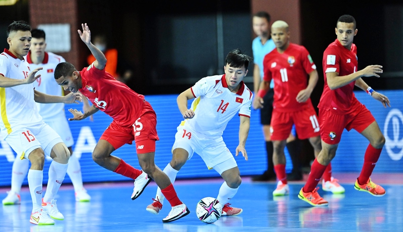 Văn Hiếu nằm trong 5 cầu thủ trẻ hay nhất vòng bảng futsal World Cup 2021.