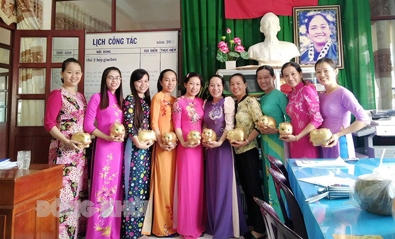 Tiết kiệm ống heo hỗ trợ phụ nữ nghèo. (ảnh: Tư liệu)