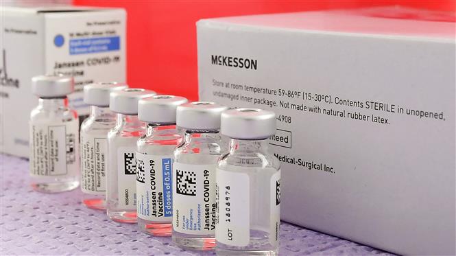Vaccine ngừa COVID-19 Janssen của Hãng dược phẩm Mỹ Johnson & Johnson. Ảnh: AFP/TTXVN