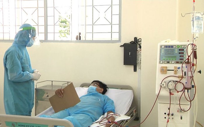 Tháo gỡ khó khăn, giảm gánh nặng chi phí dịch vụ y tế cho người bệnh, nhất là những người mắc bệnh mãn tính phải điều trị lâu dài trong điều kiện phòng, chống dịch COVID-19.