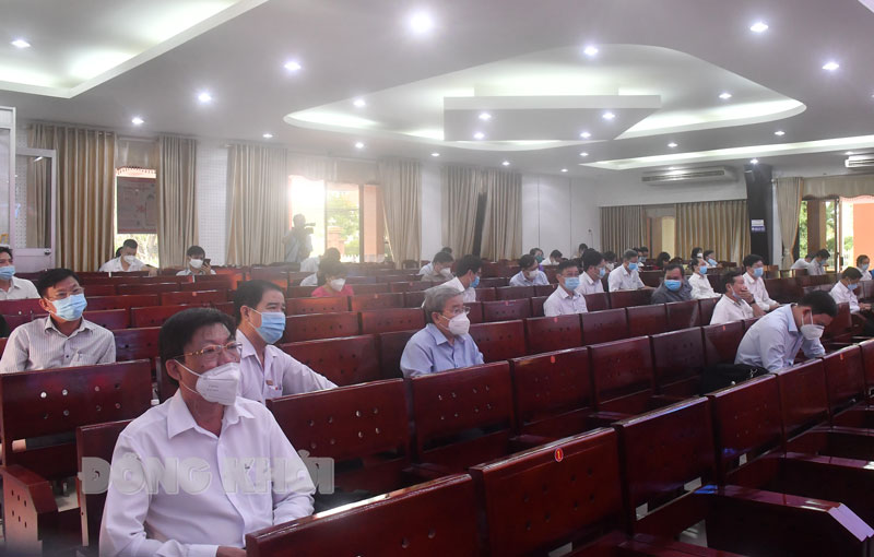 Đại biểu tham dự hội nghị.