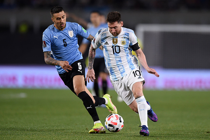 Messi giúp Uruguay khai thông bế tắc