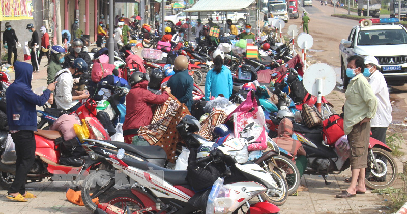 Đưa 508 công dân về quê trong ngày 14-10-2021 Công dân Bến Tre về quê.