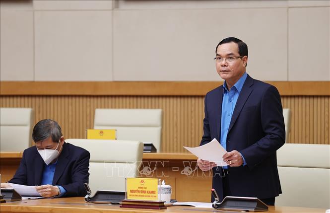 Chủ tịch Tổng Liên đoàn Lao động Việt Nam Nguyễn Đình Khang báo cáo kết quả phối hợp năm 2021. Ảnh: Dương Giang/TTXVN