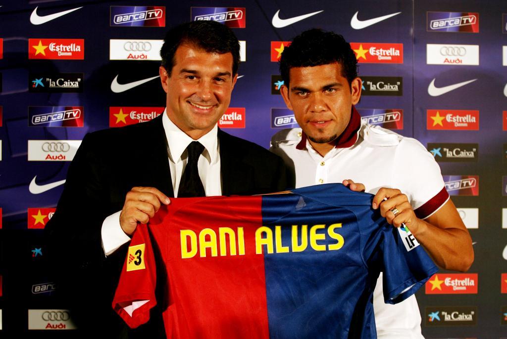 Chuyển nhượng tối 16-10-2021: Mbappe chốt tương lai, Dani Alves trở lại Barca? Dani Alves muốn trở lại Barca (Ảnh: Internet)
