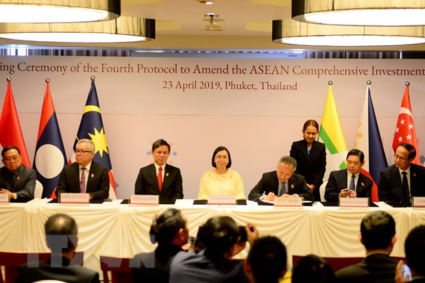 Chính phủ chính thức phê duyệt Hiệp định Thương mại Dịch vụ ASEAN Ngày 23-4-2019, các Bộ trưởng Kinh tế ASEAN đã chính thức ký Hiệp định Thương mại Dịch vụ ASEAN (ATISA). Ảnh: Ngọc Quang/TTXVN