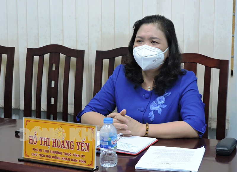 Phó bí thư Thường trực Tỉnh ủy - Chủ tịch HĐND tỉnh Hồ Thị Hoàng Yến tiếp công dân Phó bí thư Thường trực Tỉnh ủy - Chủ tịch HĐND tỉnh Hồ Thị Hoàng Yến trả lời yêu cầu xem xét của công dân.