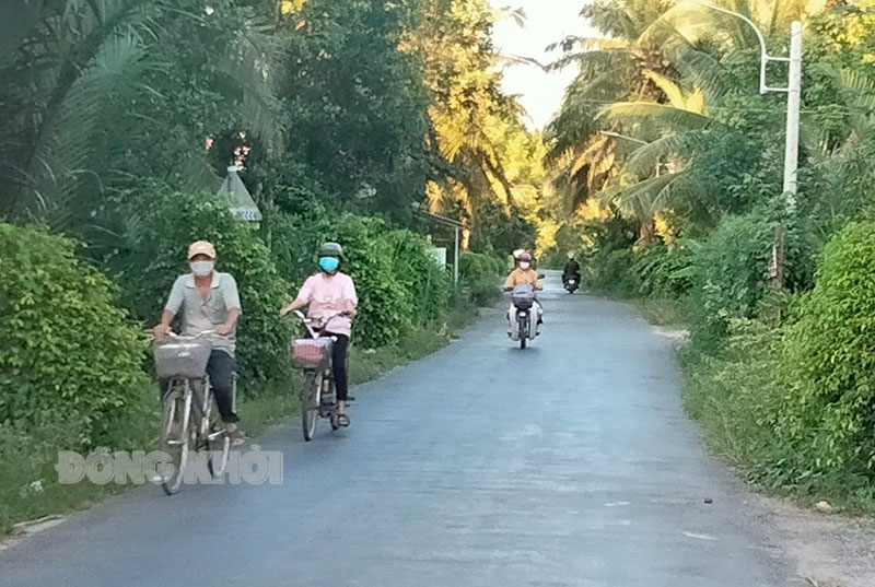 Lương Hòa tập trung công tác xây dựng đảng Đường giao thông nông thôn xã Lương Hòa, huyện Giồng Trôm.