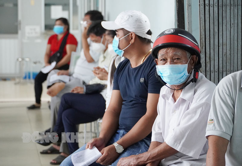 Đến 18 giờ ngày 21-10-2021, tỉnh không có ca mắc Covid-19 Đối tượng trên 60 tuổi tham gia tiêm chủng vắc-xin phòng dịch Covid-19.