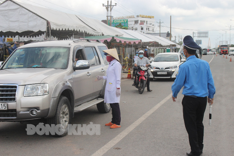Kiểm tra thông tin về phòng, chống dịch của người điều khiển phương tiện.