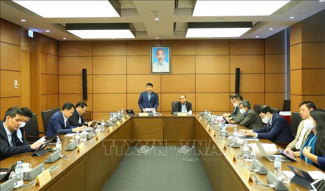 Khen thưởng cần đúng người, đúng việc Đoàn đại biểu Quốc hội Thành phố Hồ Chí Minh và các tỉnh Cao Bằng, Hải Dương, Quảng Bình, Gia Lai, Vĩnh Long thảo luận tại tổ. Ảnh: Văn Điệp/TTXVN