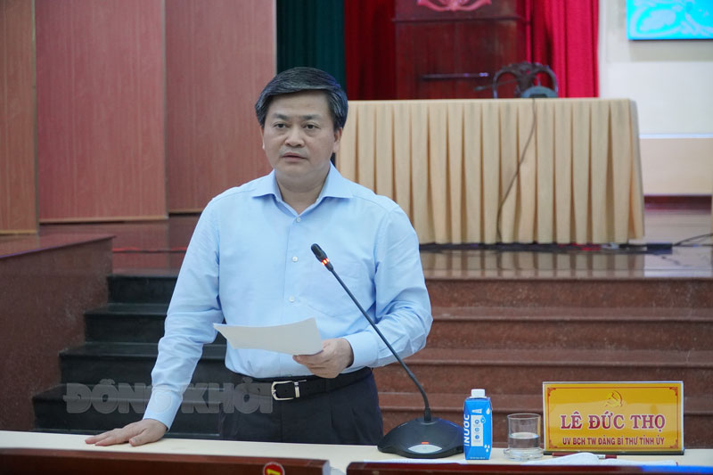 Ủy viên Trung ương Đảng - Bí thư Tỉnh ủy Lê Đức Thọ phát biểu tại cuộc họp.