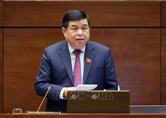 Cơ chế đặc thù vừa tạo điều kiện bứt phá vừa đề cao tính tự lực, tự cường của các địa phương Bộ trưởng Bộ Kế hoạch và Đầu tư Nguyễn Chí Dũng phát biểu giải trình, làm rõ một số vấn đề đại biểu Quốc hội nêu. Ảnh: Phạm Kiên/TTXVN