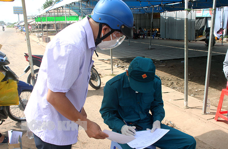 Tiếp nhận thông tin khai báo của công dân.