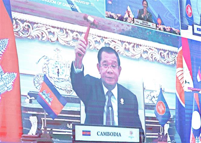 ASEAN khẳng định tinh thần cộng đồng Thủ tướng Samdech Hun Sen Campuchia tiếp nhận vai trò Chủ tịch luân phiên ASEAN năm 2022. Ảnh: Dương Giang-TTXVN