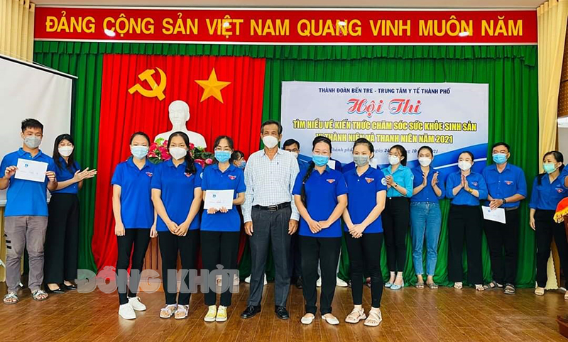 Đoàn xã Phú Hưng nhận giải nhất hội thi. Ảnh: Anh Giàu.