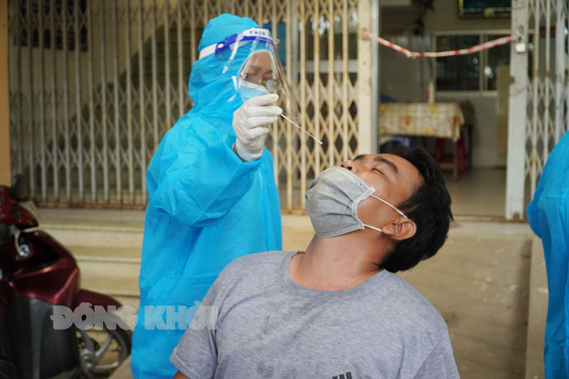 Test nhanh tầm soát.