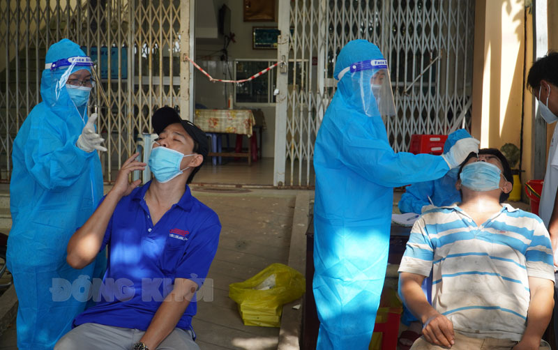 Test nhanh sàng lọc.
