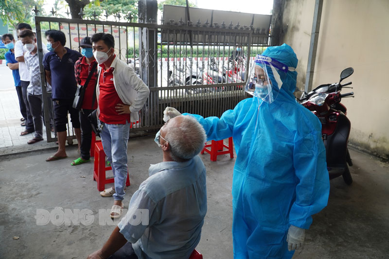 Test nhanh tầm soát các trường hợp liên quan ca nhiễm.