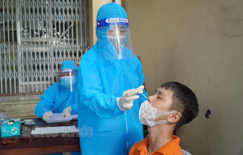 Sáng ngày 4-11-2021, tỉnh có thêm 41 ca mắc Covid-19 Test nhanh tầm soát Covid-19 khu vực nguy cơ.
